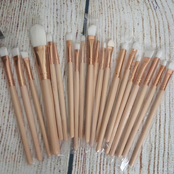 20 PC PREMIUM MAKEUP BRUSH SET - Picture 2 of 2